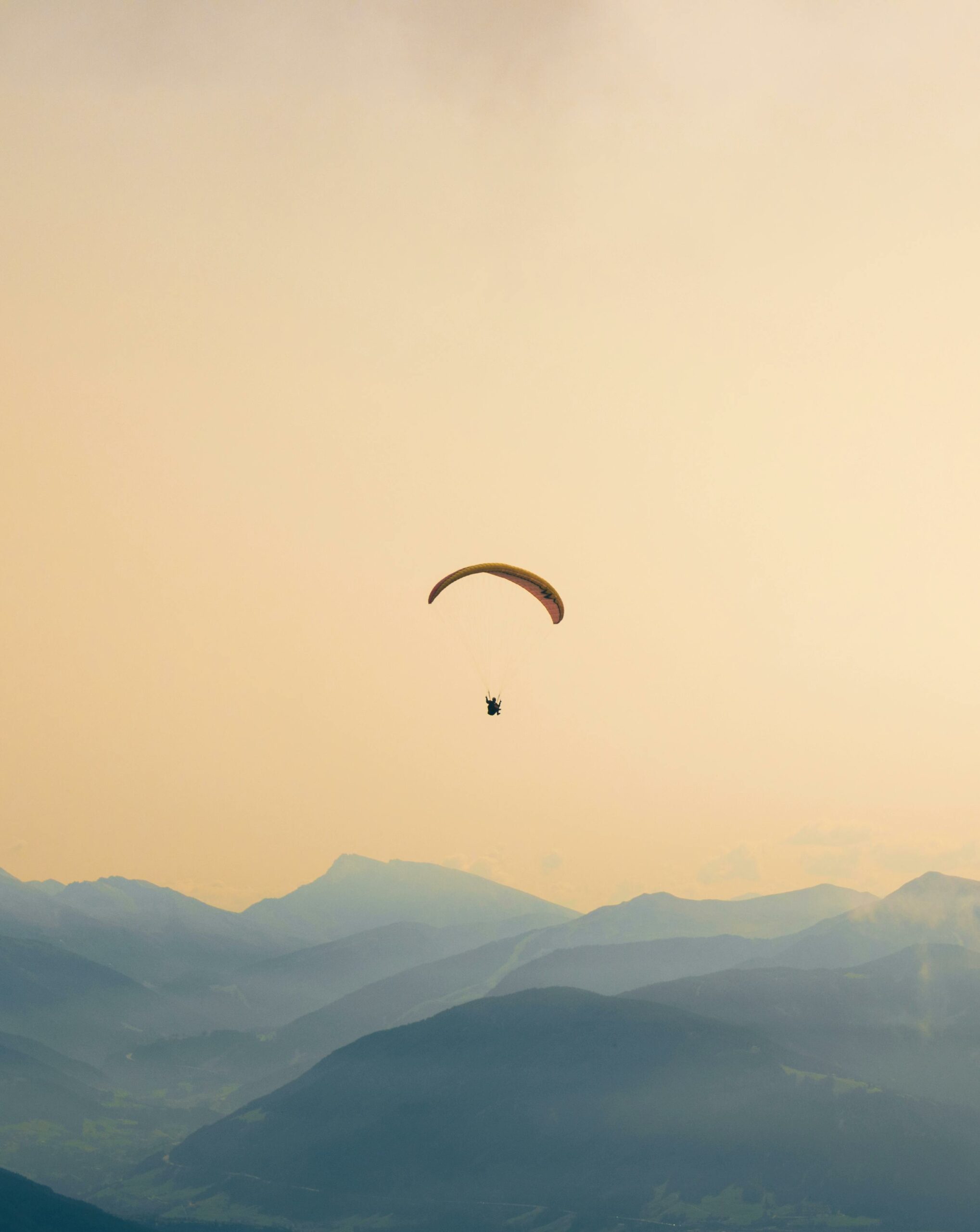 Aventura al Aire Libre: Parapente, Trekking y Más en Villa de Merlo